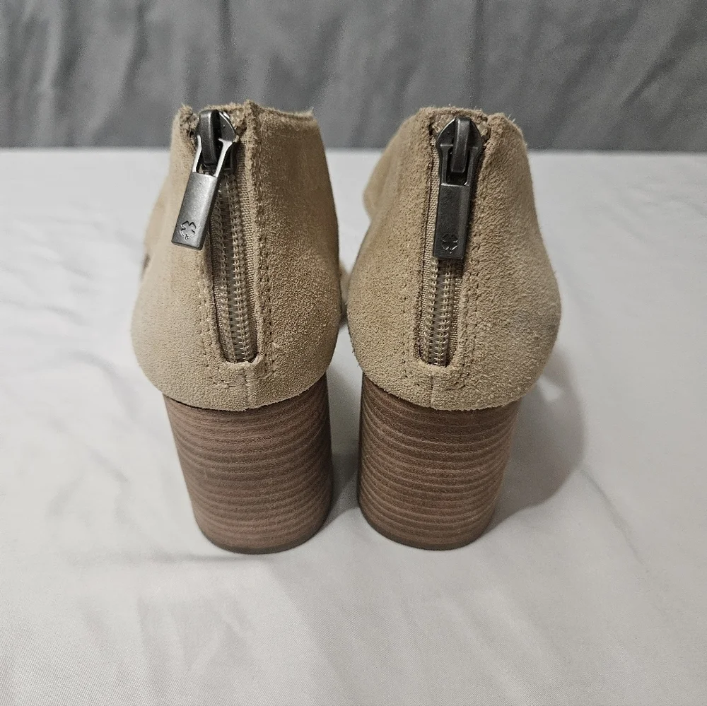 Lucky Brand Vidva Block Heel Preppy Zip Back Heeled Strappy Sandal Size 8.5 - Picture 3 of 8